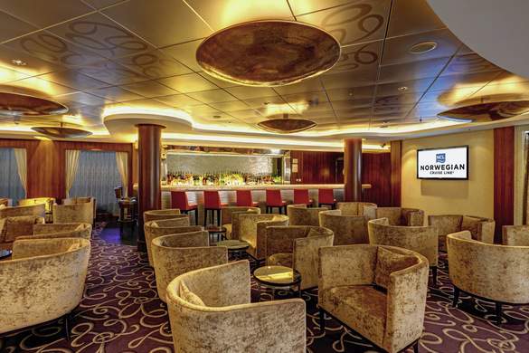 NCL Norwegian Epic Shaker's Martini Bar, Credit - INGRID FIEBAK-KREMER.jpeg